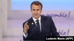 Президент Франции Эмманюэль Макрон выступает на открытии 17-го саммита Международной организации Франкофонии в Ереване, 11 октября 2018 г.