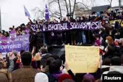 یکی از تجمعات در مخالفت با کناره‌گیری دولت اردوغان از توافق‌نامه استانبول