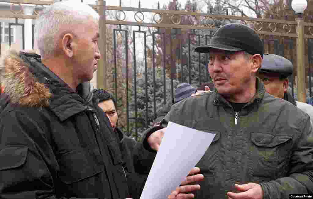 В Токмаке и Караколе недовольны итогами выборов депутатов местных кенешей. 