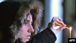 Мәскәү чиркәвендә Алексий II хөрмәтенә шәм яндыру