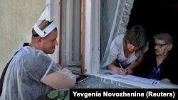 У Росії через епідемію коронавірусу в деяких регіонах дільниці влаштували просто неба, також охочі можуть проголосувати вдома