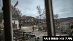 Армянский военнослужащий несет службу на участке Шурнуха
