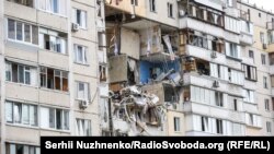 Одні офіційні джерела повідомляють про одну загиблу внаслідок вибуху людину, інші – про двох