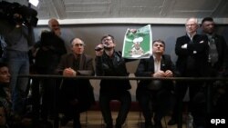 Шарли Эбдо редакциясе яңа чыккан басма белән таныштыра