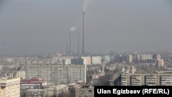 Для жителей советских многоэтажных домов альтернативы ТЭЦ фактически нет. Из-за нехватки электроэнергии правительство само вводит ограничения и призывает к экономии.