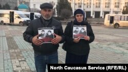 Муртазали и Патимат Гасангусеновы, родители убитых братьев, архивное фото