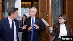 «Ми бачимо початок шанобливого, хорошого діалогу», – сказав Дмитрієв (на фото – у центрі)