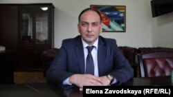 Глава абхазского МИДа сообщил журналистам, что в ходе визита его российского коллеги в Сухум было обсуждено много вопросов, актуальных для абхазского государства