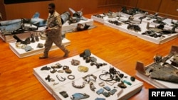 نمایی دیگر از بقایای موشک و پهپادهایی که عربستان می‌گوید در حمله به تاسیسات نفتی‌اش از آنها استفاده شده بود.