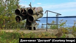 Береговая позиция первых послевоенных бомбометов РБУ-1200 противолодочной системы "Ураган", располагавшаяся на мысе Сигнальный, Заветы Ильича. Фото - Дзен-канал "Дестрой"