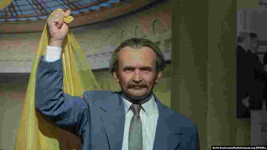 В&#39;ячеслав Чорновіл під час проголошення акту про Незалежність