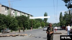 Oşuň Ak-Buura etrabynda, 2010-njy ýylyň 18-nji iýuny.