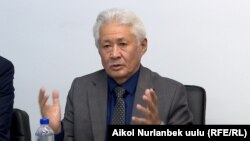 Турсунбек Акун.