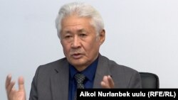 Турсунбек Акун.