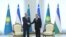 Президент Узбекистану Шавкат Мірзійоєв (праворуч) зустрічається зі своїм казахстанським колегою Касимом-Жомартом Токаєвим у Ташкенті у квітні 2019 року
