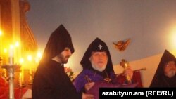 Уругвай – Католикос второй Гарегин Второй в армянской церкви Сурб Нерсес Шнорали в Монтевидео, 10 мая 2011 г. 