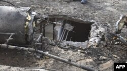 سقف خانه‌ای در اسرائيل که روز پنجشنبه مورد اصابت راکت شليک‌شده از لبنان قرار گرفت (عکس: AFP)