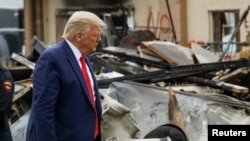 ԱՄՆ - Նախագահ Դոնալդ Թրամփն ուսումնասիրում է Կենոշայում զանգվածային անկարգությունների հետևանքները, 1-ը սեպտեմբերի, 2020թ.