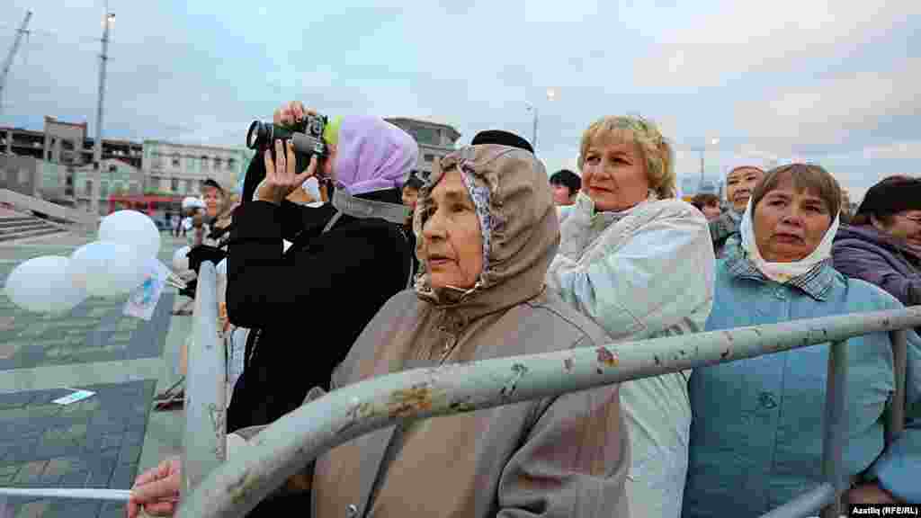 Камал театры каршында яңа сезон ачу тантанасы&nbsp;