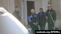 Дзьмітры Сталяроў (у цэнтры)