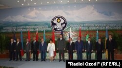 Прэм’ер-міністар Міхаіл Мясьніковіч (чацьвёрты зьлева) на саміце СНД.