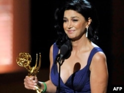 در زمان دریافت جایزه امی در سال ۲۰۰۹ به عنوان بهترین بازیگر نقش مکمل زن