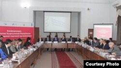 Кыргызстан Дүйнөлүк соода уюмуна мүчө болгонунун 20 жылдыгы Экономика министрлигинде белгиленген учур. Бишкек, 20-декабрь, 2018-жыл.