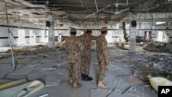 Պակիստան - Զինծառայողներն ուսումնասիրում են Հնդկաստանի կողմից հրթիռակոծված տարածքը Փենջաբ նահանգում, 7-ը մայիսի, 2025թ.