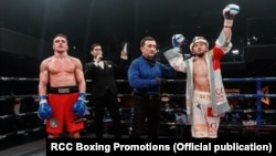 Никита Кузнецов жана Акжол Сулайманбек уулу  беттештен соң.  Екатеринбург шаары. 17-апрель, 2021-жыл.