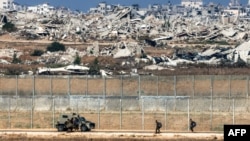 Солдати ізраїльської армії біля прикордонного паркану з Сектором Гази на півдні Ізраїлю, 30 вересня 2025 року