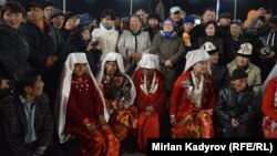 2017-жылдын 13-октябрында Нарынга келген памирдик кыргыздар.