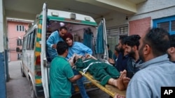 Жанчына, якая жыве ў вёсцы каля лініі кантролю паміж Індыяй і Пакістанам, параненая пры пакістанскім абстрэле, 7 траўня 2025 году