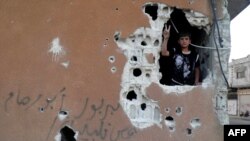 ساختمانی آسیب دیده در حوله