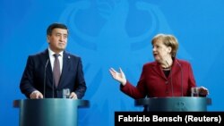 Сооронбай Жээнбеков и Ангела Меркель. Берлин, 16 апреля 2019 г.