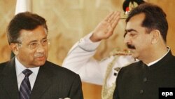 آقای مشرف در اظهار نظرهای قبلی خود گفته بود ترجيج می دهد به جای مواجه شدن با استيضاح، به شکلی آرام از مقام خود کناره گيری کند.(عکس: EPA)