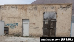 Balkabat. Durkunyň täzelenmegine garaşýan elektrik desgasy