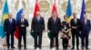 (Зліва направо) Нурсултан Назарбаєв, Володимир Путін, Олександр Лукашенко, Петро Порошенко, Катрін Аштон, Ґюнтер Еттінґер, Карел де Гюхт, Мінськ, 26 серпня 2014 року