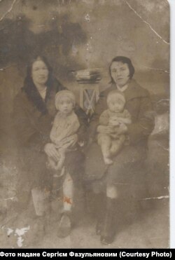 Магіра Фазульянова з дочкою Надією (ліворуч)