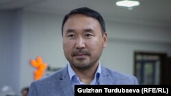 Билим берүү боюнча адис Маматкалил Разаев.