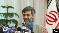 غلامحسين الهام سخنگوی دولت جمهوری اسلامی می گوید فيلم «۳۰۰» بخشی از تهاجم فرهنگی علیه ایران است