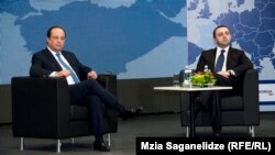 Ֆրանսիայի նախագահ Ֆրանսուա Օլանդը և Վրաստանի վարչապետ Իրակլի Ղարիբաշվիլին վրաց - ֆրանսիական գործարար համաժողովի ժամանակ, Թբիլիսի, 13-ը մայիսի, 2014թ․