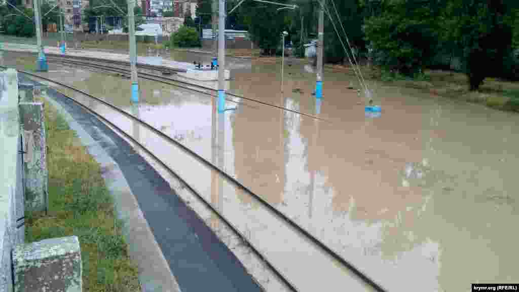 Avtovokzal ve demiryol da batqan