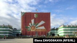 Сегодня в Сухуме прошла генеральная репетиция парада Победы. По этому случаю в город вышла боевая техника