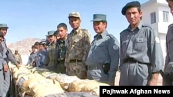 Owgan polisiýasy Türkmenistan-Owganystan serhedinde 650 kg. neşe maddasyny ele geçirýär, Hyrat, 2007-nji ýylyň 23-nji oktýabry.