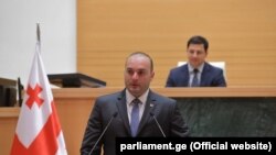 Վրաստանի վարչապետ Մամուկա Բախտաձեն խորհրդարանի արտահերթ նիստում 