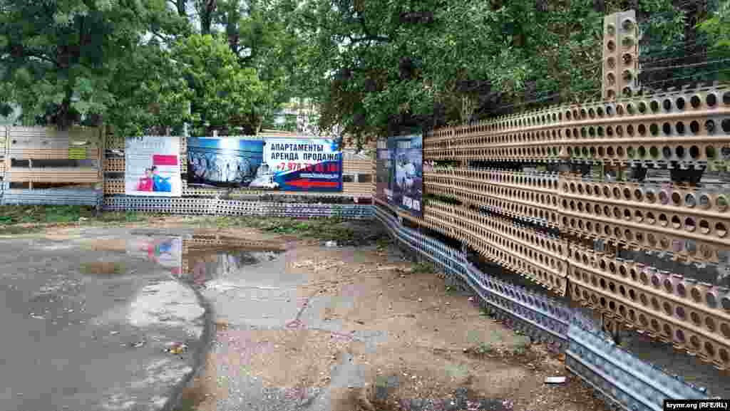 Arbiy bölükniñ qorasında reklama