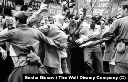 Кадр із фільму «Дорогие товарищи» режисера Андрія Кончаловського про розстріл у Новочеркаську