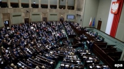 Майбутній саміт у Вільнюсі має вирішальне значення для відносин НАТО та України й має стати місцем дебатів щодо їхнього майбутнього, йдеться в резолюції, схваленій Сеймом Польщі