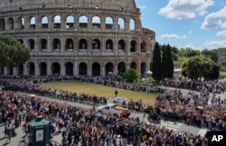 Ispraćaj pape Franje na ulicama Rima, 26. april 2025.