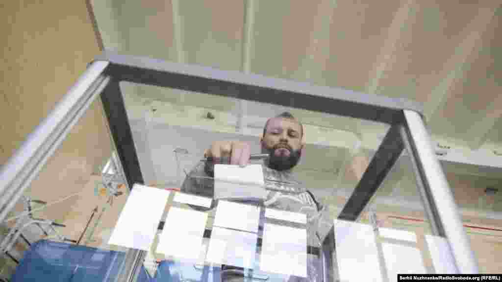 Kyivniñ saylav bölüklerinden birisinde